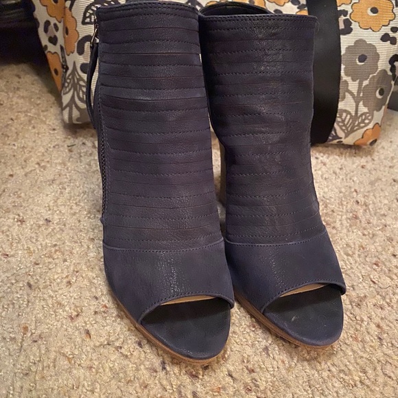 Vince camuto open toe booties - Picture 2 of 3